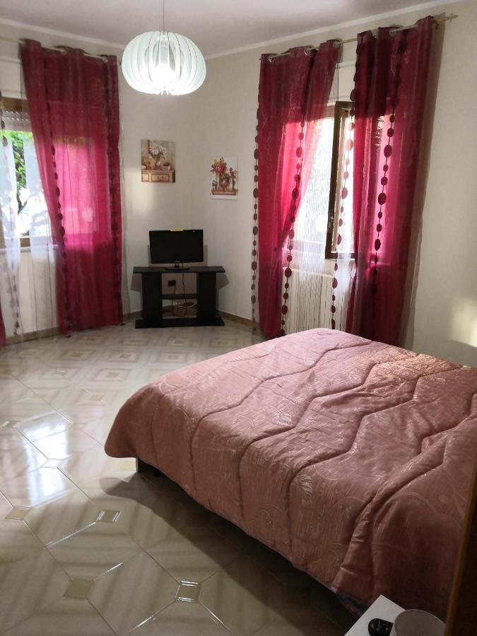Case Vacanze Le Rose Campofelice Di Roccella Eksteriør bilde